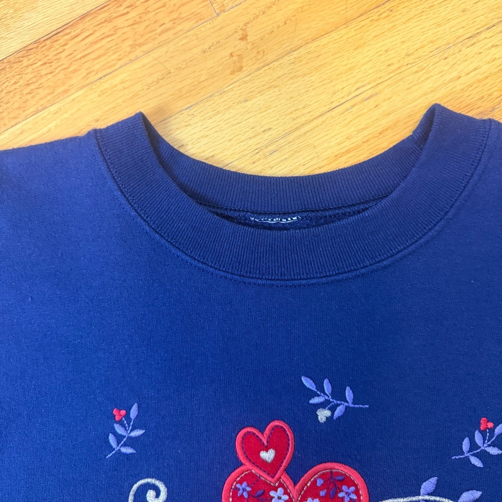 💙 Vintage 90s Embroidered Heart Crewneck Sweatshirt - Picture 6 of 8